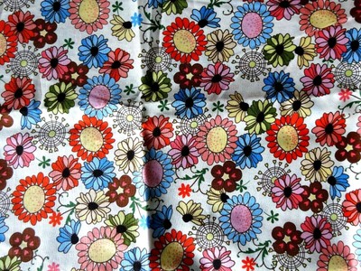 FLOWER POWER TOSS ON WHITE COTTON FABRIC - 54