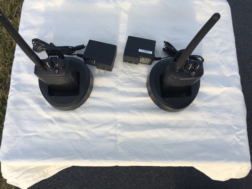 Motorola  VX-261-D0-5  VHF portable radio