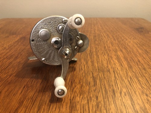 VINTAGE PFLUEGER SUMMIT ENGRAVED ORNATE FISHING REEL 1993L NICE RARE WOW 😮