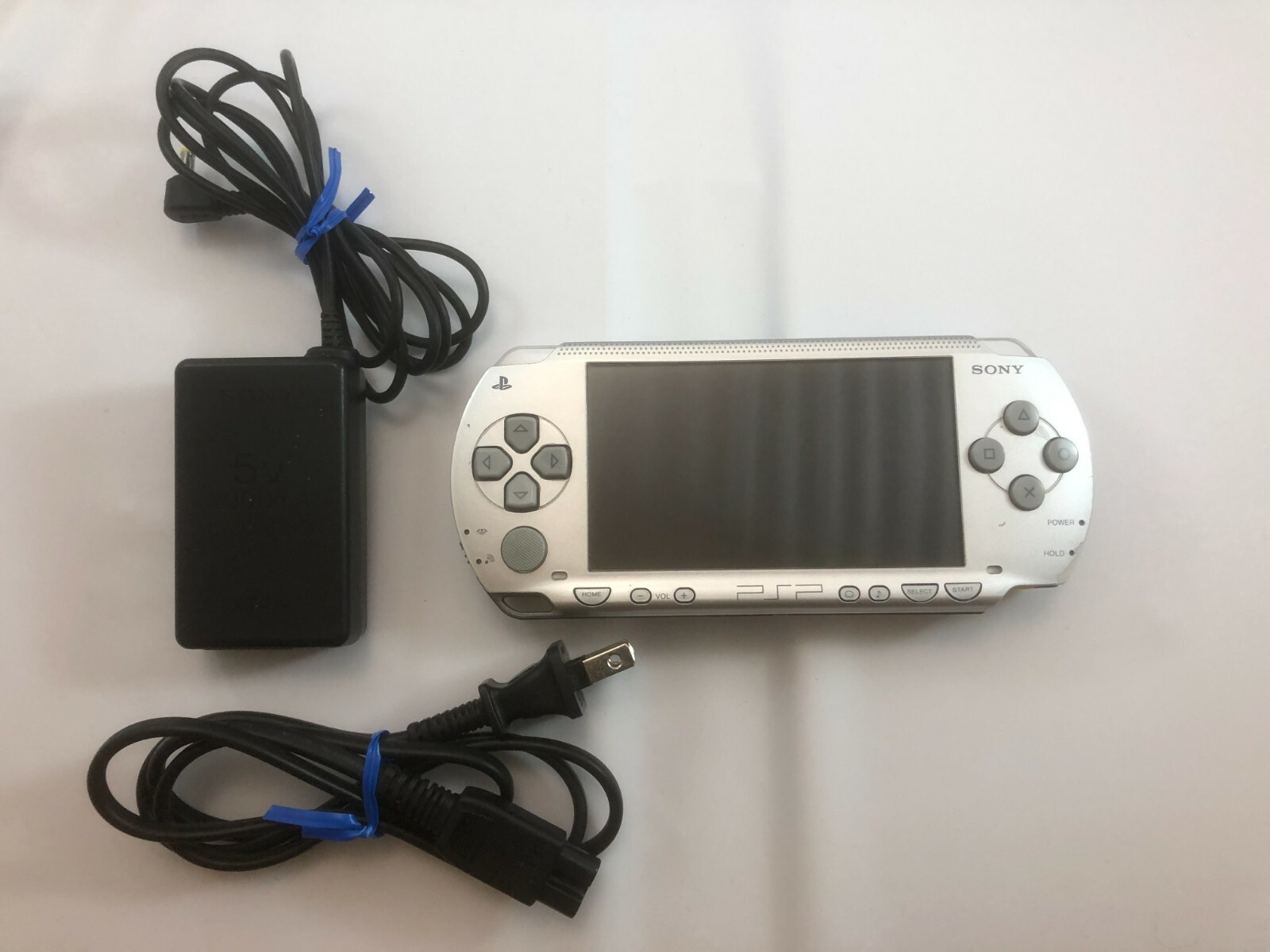 Sony PSP 1000 Silver Handheld System with Charger