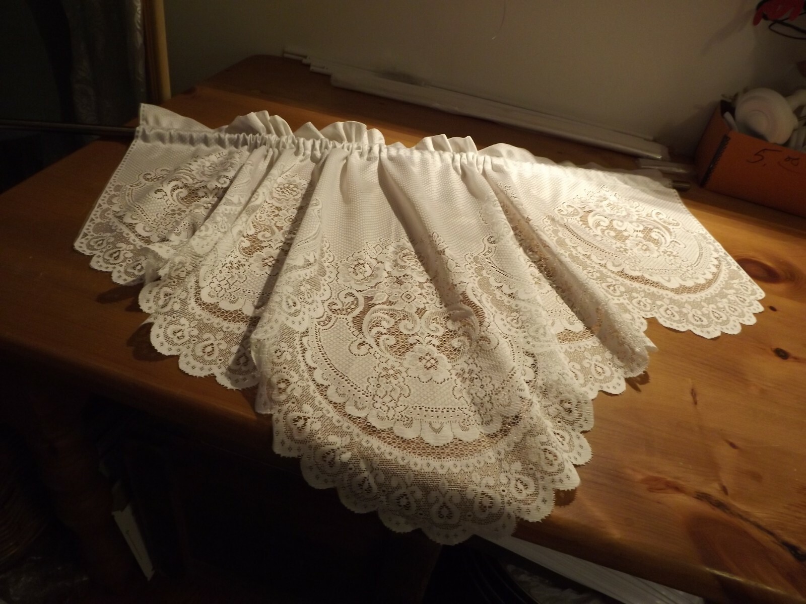 white LACE ASCOT VALANCE scalloped hemline 46Wx13.5