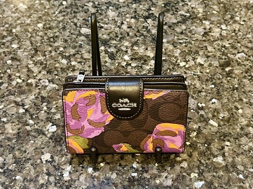 NWT Coach Medium Corner Zip Wallet in Signature Canvas with