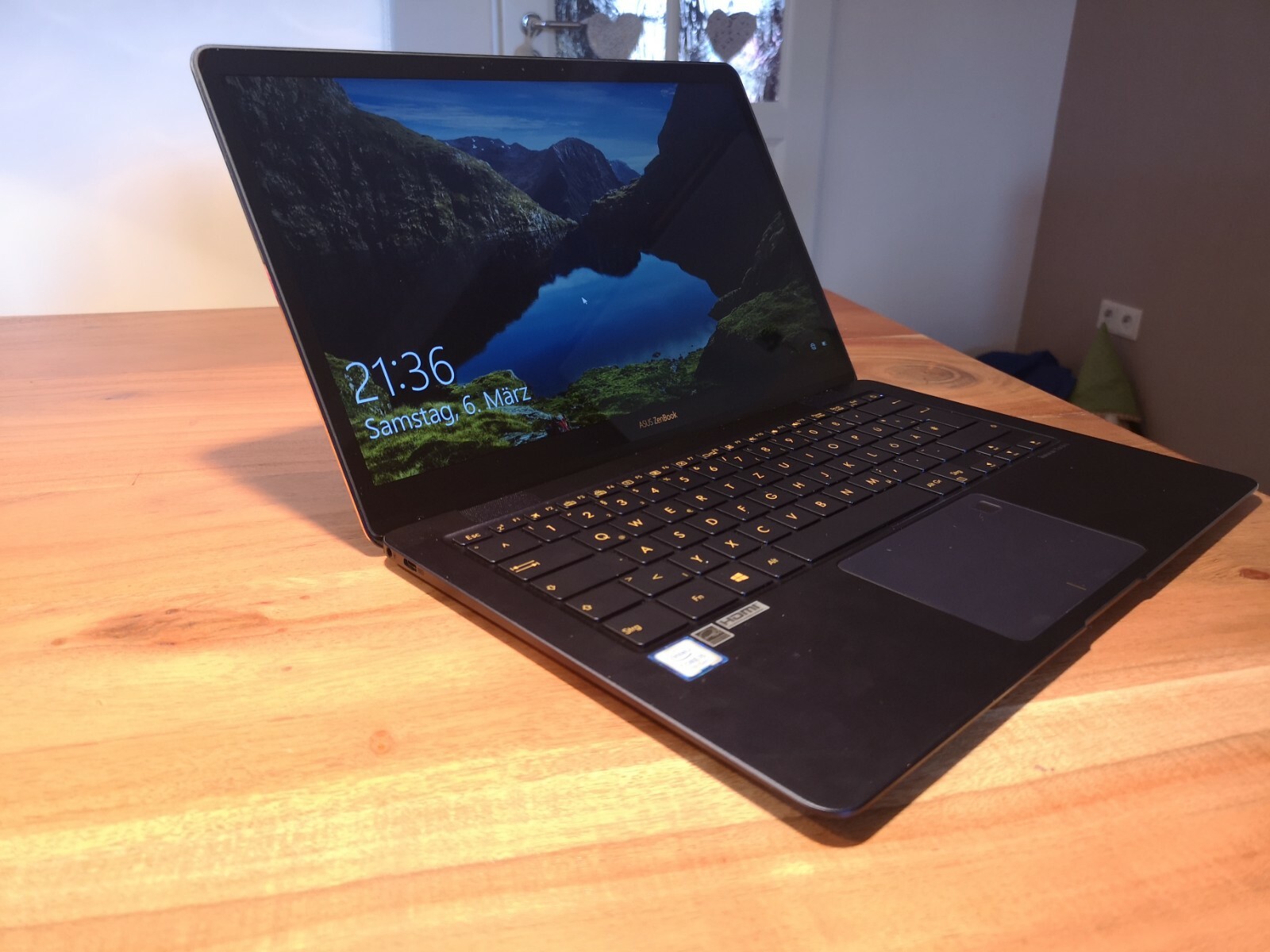 ASUS Zenbook 3 Deluxe - Ultrabook - i5 7200U - 14