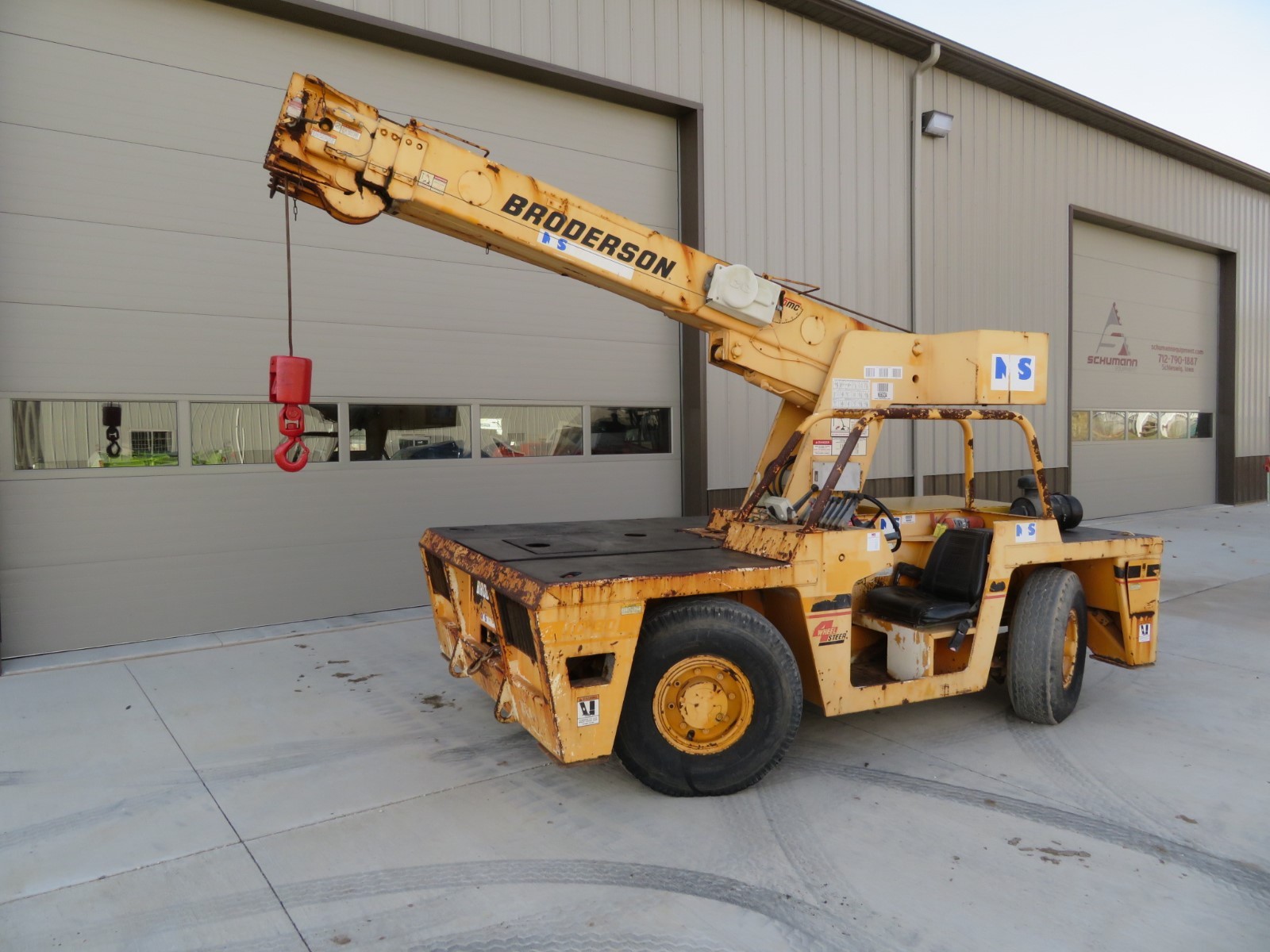 2008 Broderson IC80-2G Carry Deck Crane LMI -17,000 lbs capacity grove Iowa