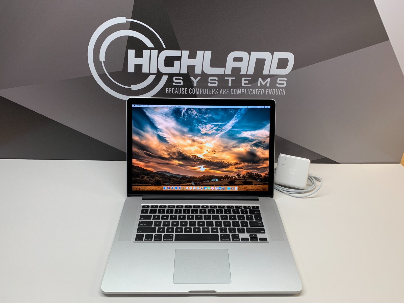 MacBookPro15インチ　最新OS Sequoia SEQUOIA Apple MacBook Pro 15 in 2.2GHz SIX CORE i7 16GB RAM