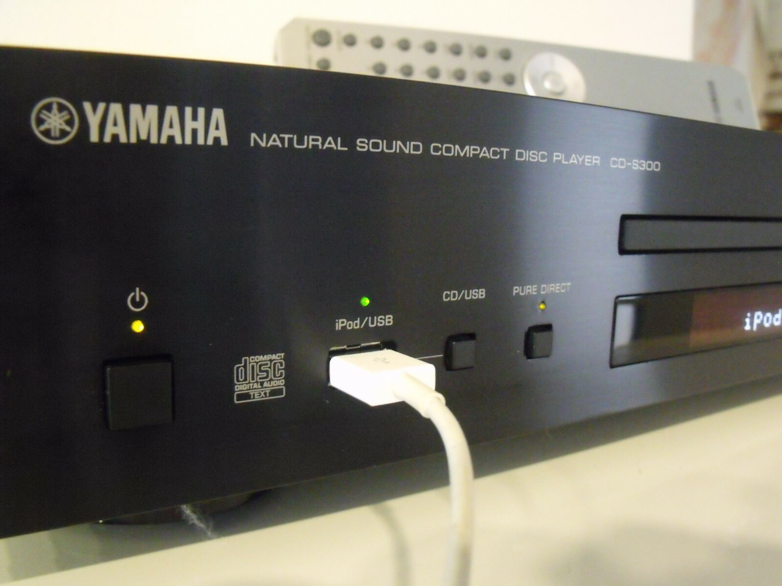 YAMAHA CD Player CD-S300 mit FB in schwarz und sehr guter Zustand