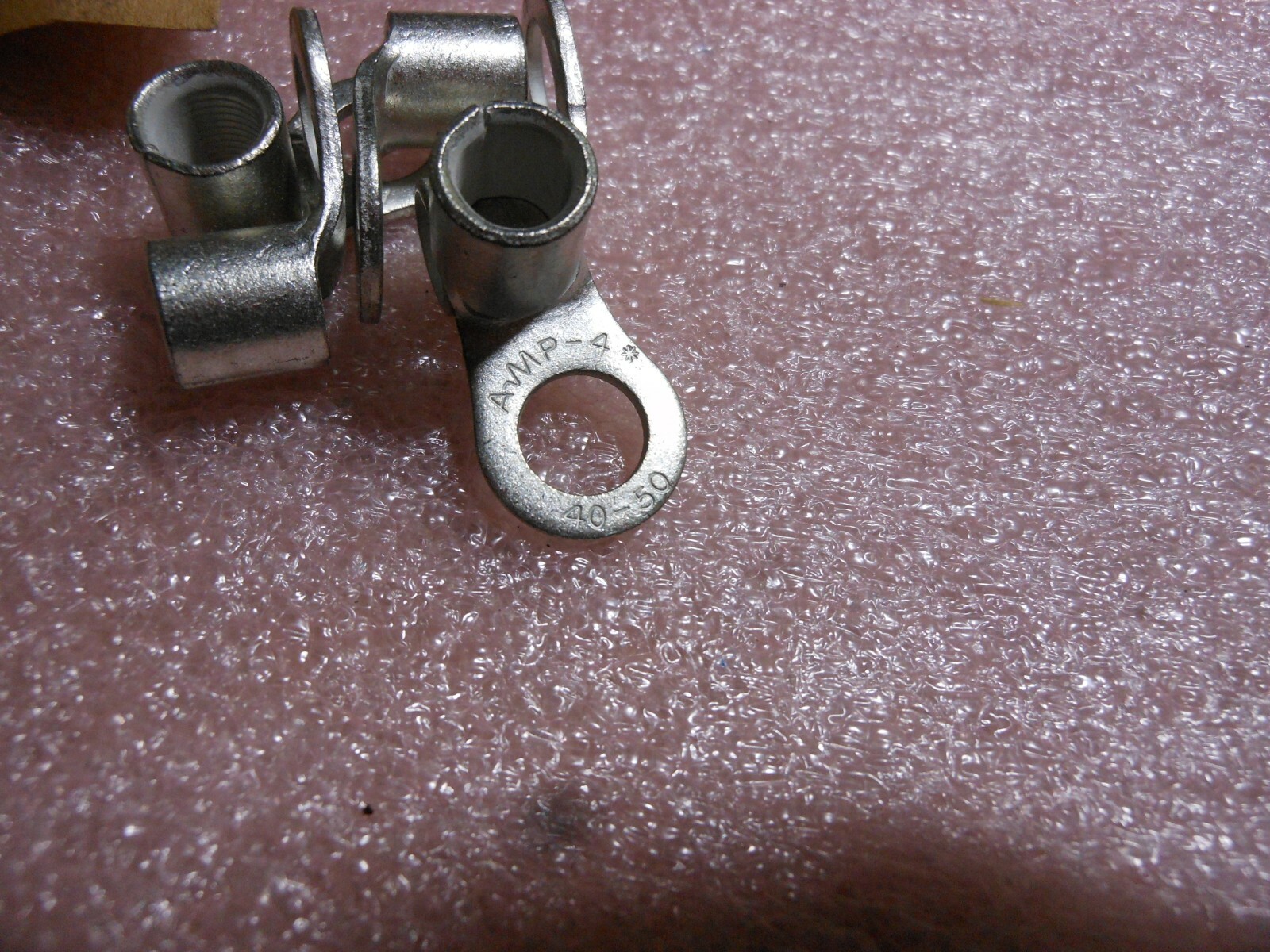 AMP TERMINAL LUG (10 PC LOT) PART # 35721  NSN:  5940-00-142-2212  MAX WIRE 4AWG