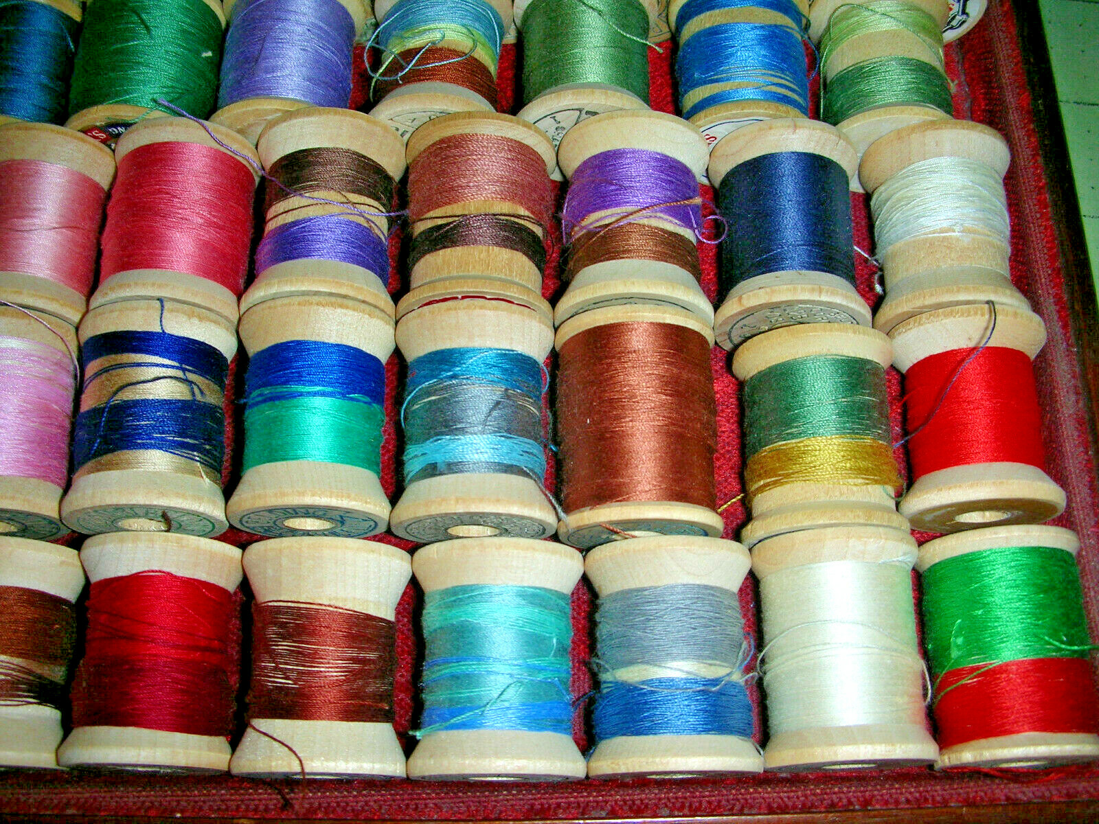 Lot of 87 Vintage Thread Spools ~ Most with Thread ~ Coats & Clark's Belding C +