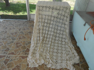 Gorgeous STAR Pattern Beautiful Cherished Condition Vintage QUEEN Ivory Crocheted Coverlet Lovingly Handmade