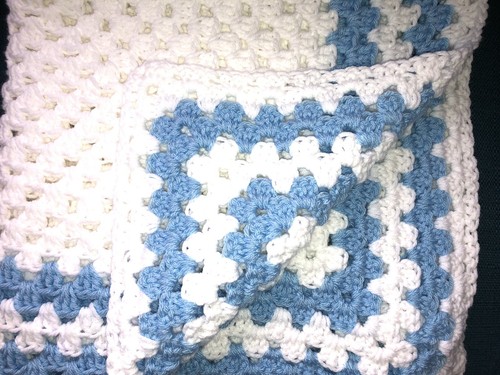 BEAUTIFUL NEW HANDMADE CROCHET BABY BLANKET/AFGHAN  WHITE/PASTEL BLUE BORDER