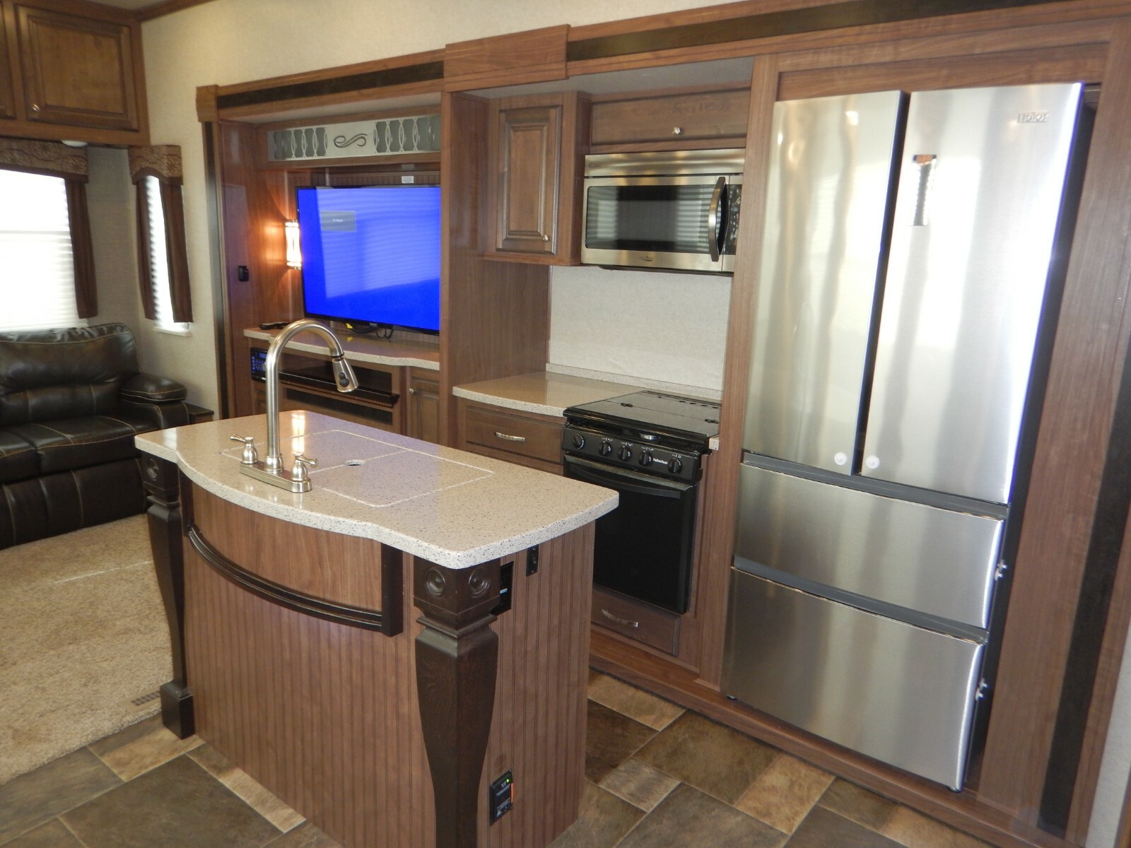 Heartland Oakmont 42ft 5th Wheel 4 Slides 4 Season Luxury Bunk Rooms King Bed 17