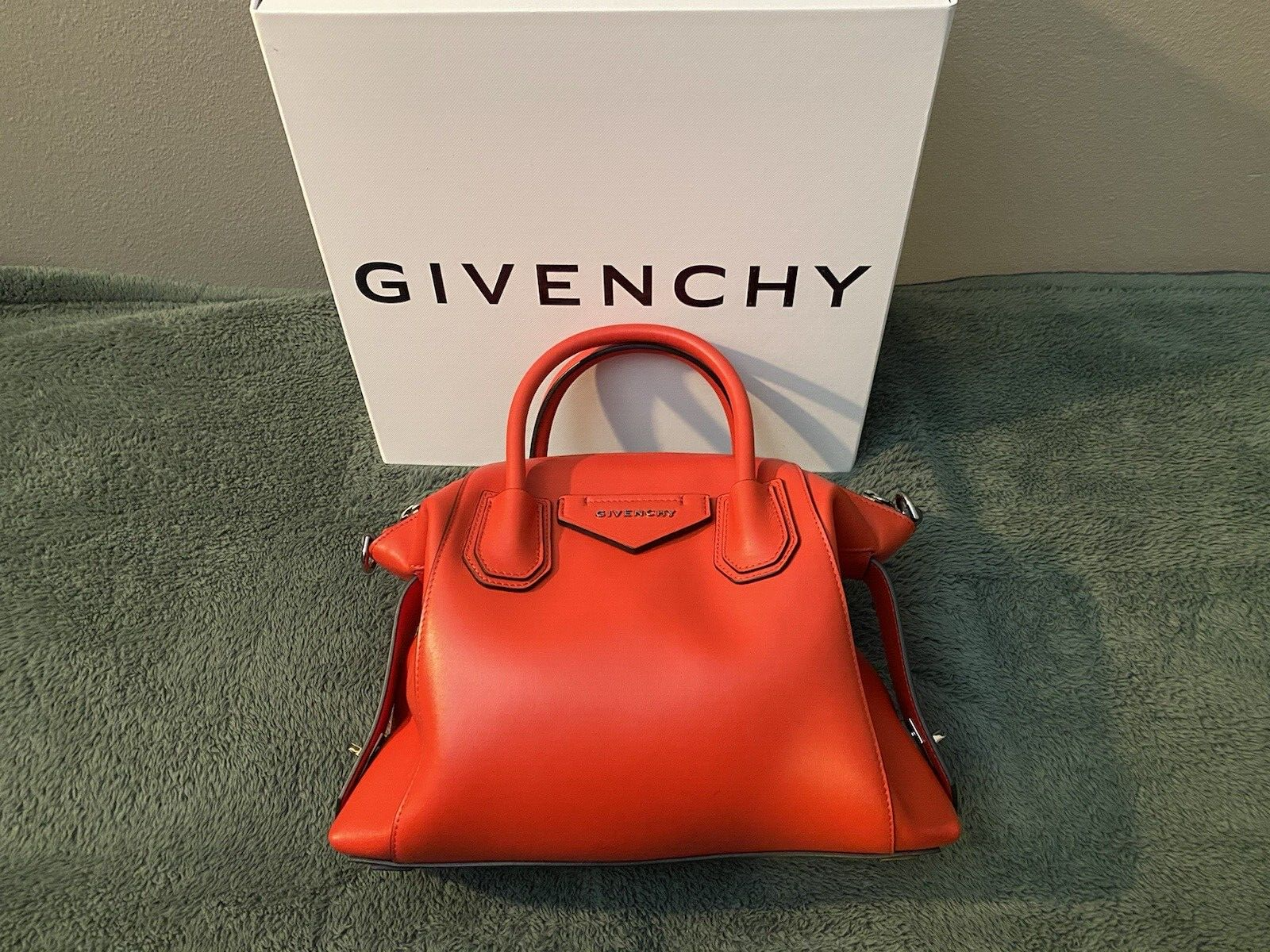 Givenchy Gray Antigona Soft Small Leather Tote - Pink