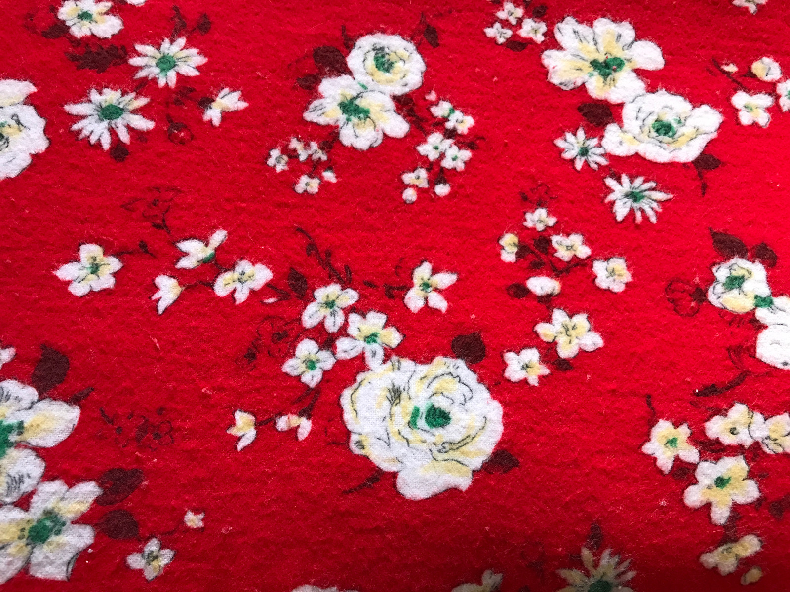 Vintage Red Flannel Yellow White Roses 8yds x 35