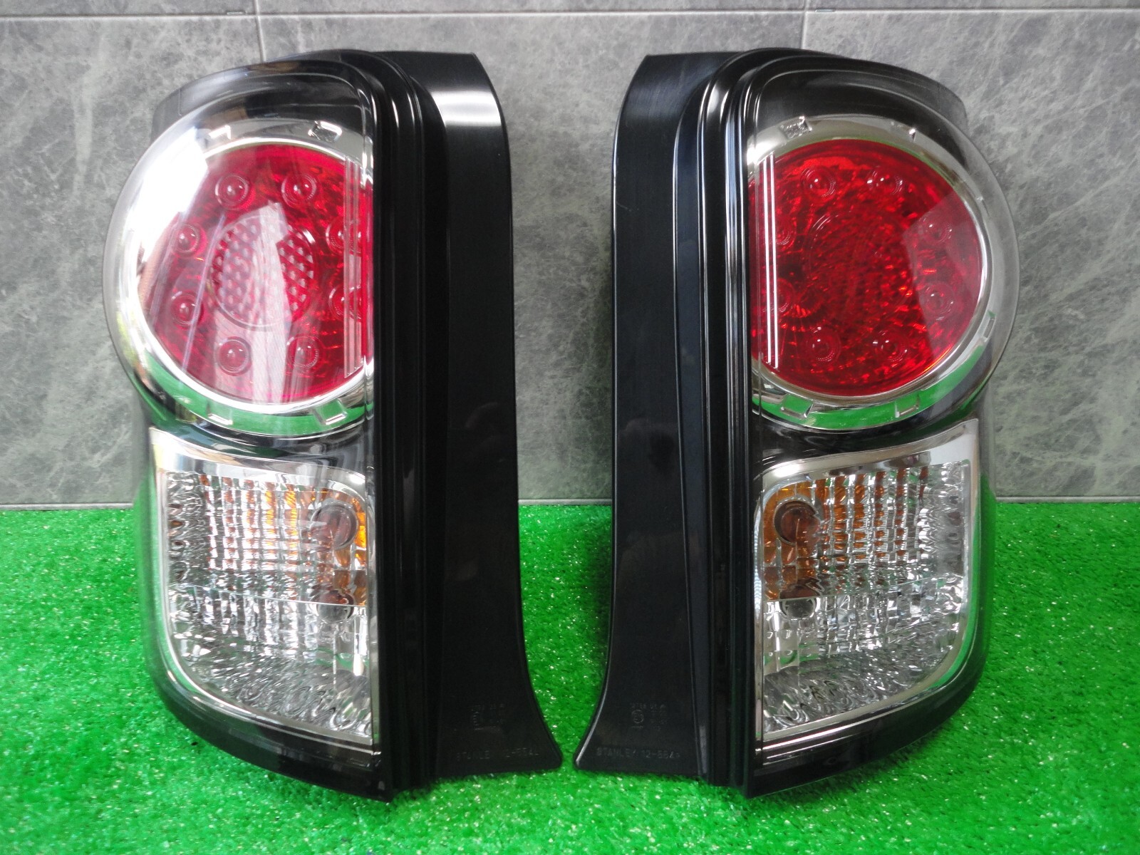 TOYOTA Rumion Scion XB NZE ZRE NZE151N NZE152N Genuine Tail Lights