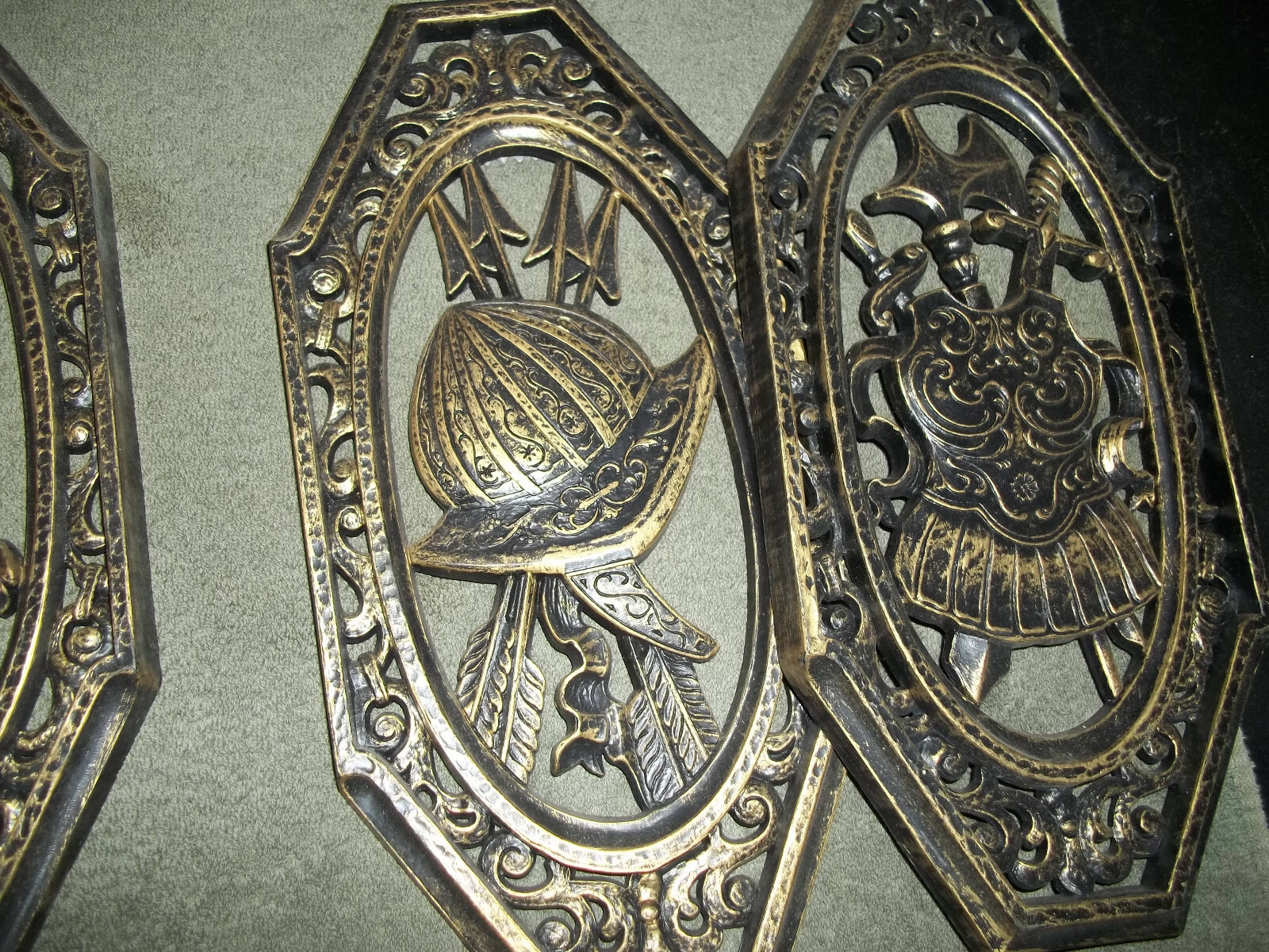 Homco Set Black Gold Gothic Style 4 Wall Plaque- Spanish Coat Arms