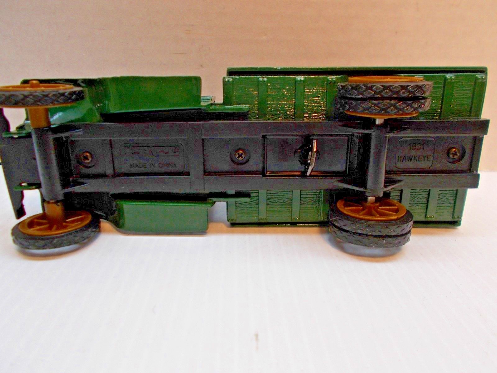 ERTL YUENGLING ALE DELIVER TRUCK BANK # 20970P NEW c