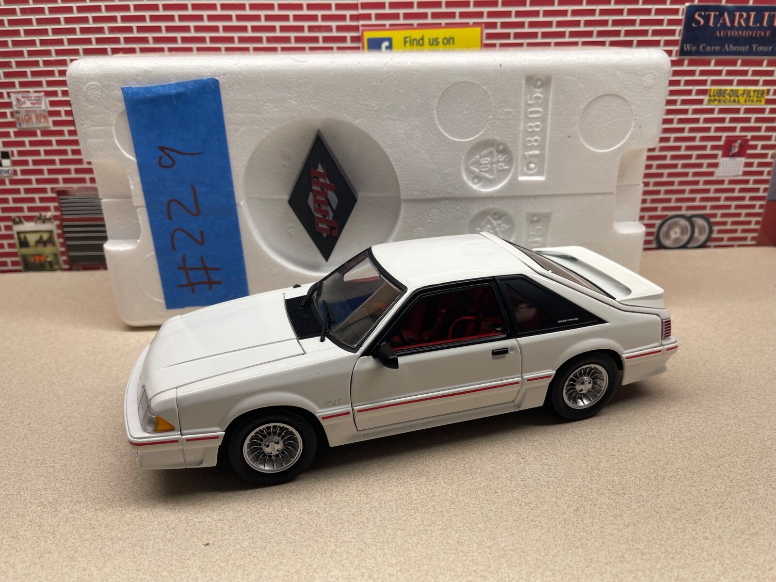 GMP/Fordフォード Mustangマスタング #11 1/18 絶版 GMP/Fordフォード Mustangマスタング #11 1/18 絶版 - メルカリ