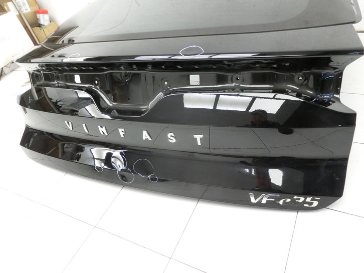 Vinfast VF8 Heckklappe Kofferraumdeckel - Bild 4