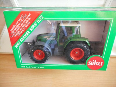 Siku Tractor Fendt Favorit 716 Vario in Green on 1:32 in Box Siku nr: 2965
