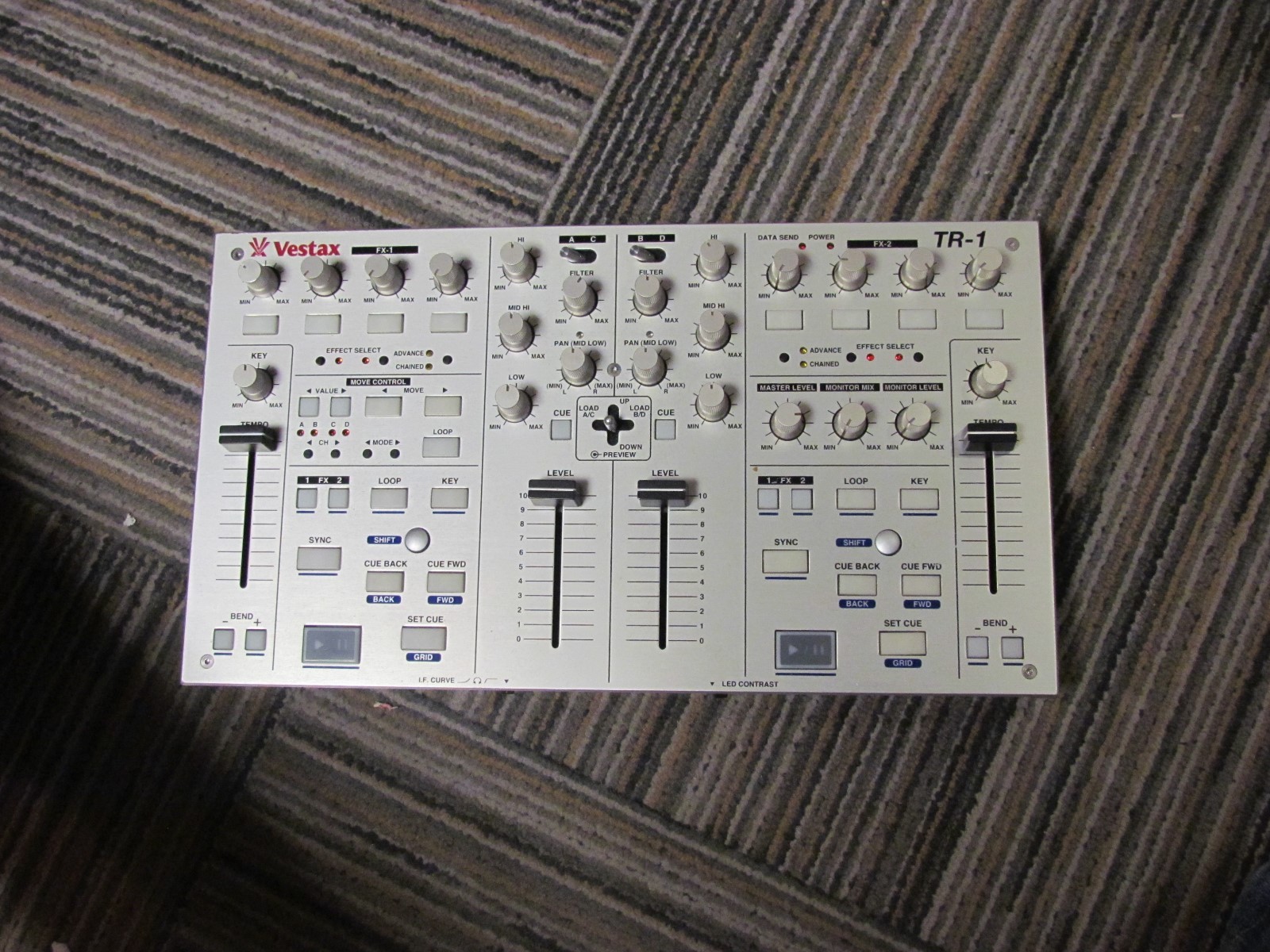 VESTAX TR-1 PROFESSIONAL USB MIDI CONTROLLER MINT