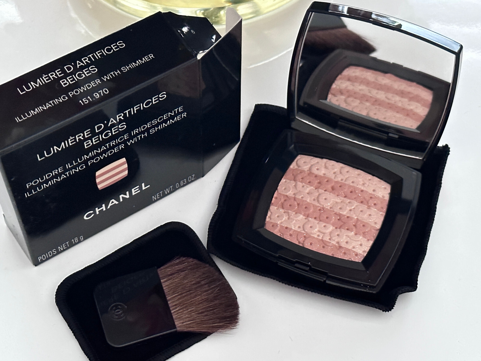 ✨CHANEL✨POUDRE LUMIÈRE28グラム新品未使用品✨ Chanel Lumiere D'artifices Beiges Illuminating Powder With