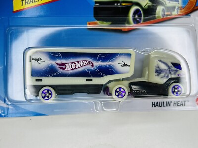 Hot Wheels HAULIN HEAT GLOW IN THE DARK Hauler Big Rig Semi Truck Halloween