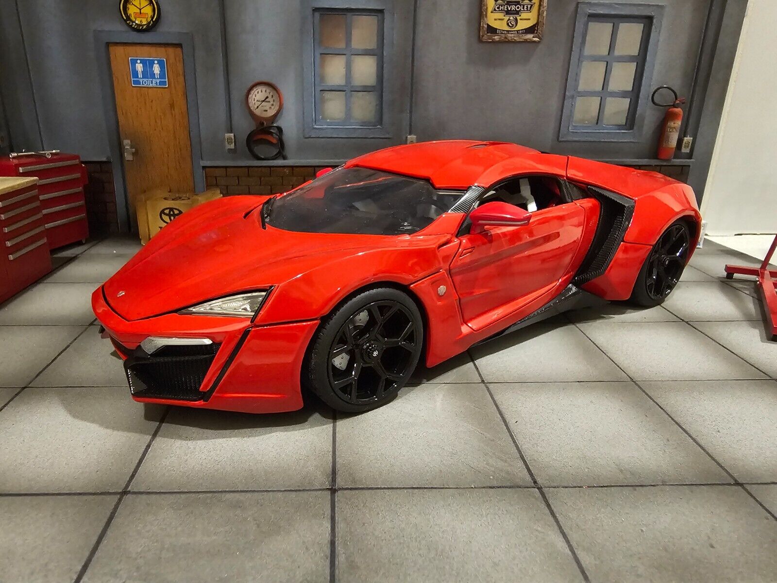 AUTOCRAFT 1/18 Scale Lykan Hyper Sport Red Diecast Car Model