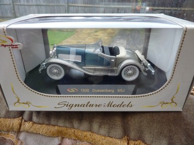 32318 Signature Models 1935 Duesenberg SSJ two-tone silver and blue 1/32 Scale