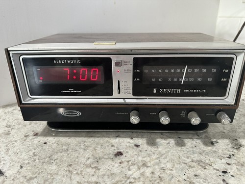 ZENITH H472W VINTAGE CIRCLE OF SOUND AM/FM ELECTRONIC CLOCK