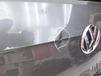 VW Touran II 5T 15-24 Heckklappe Kofferraumdeckel LD7R VW Touran II 5T 15-24 14.12.2015 5TA827025Q gebraucht Vorschau 4