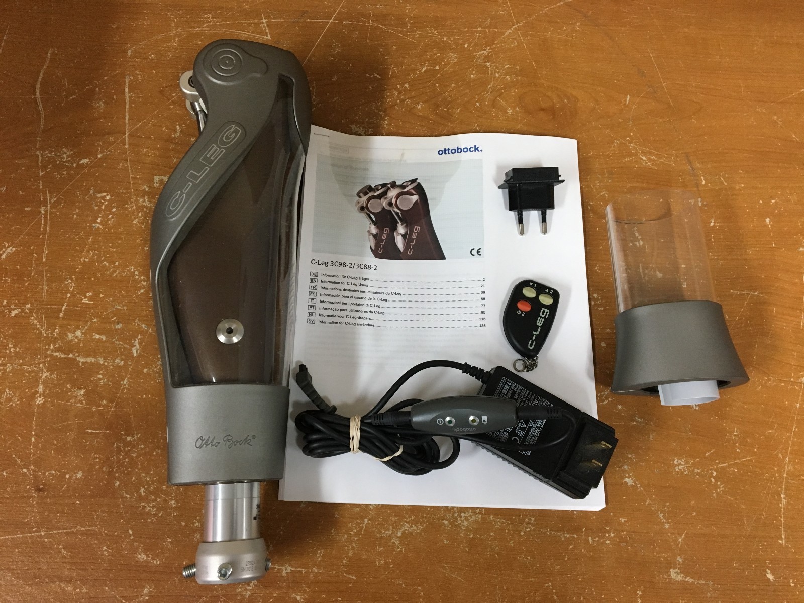 Otto Bock 2012 Gen 3 C-Leg Microprocessor knee 3C98-2 Charger,Rem,Pylon,cover