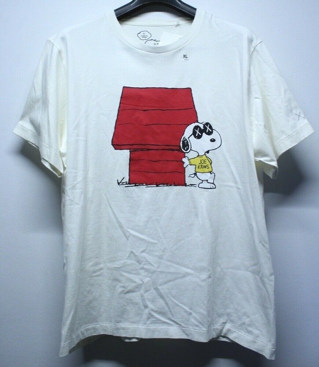 Uniqlo Kaws x Peanuts Snoopy House White Red Tee S/S Shirt Uniqlo Kaws x Peanuts Snoopy House White Red Tee S/S Shirt