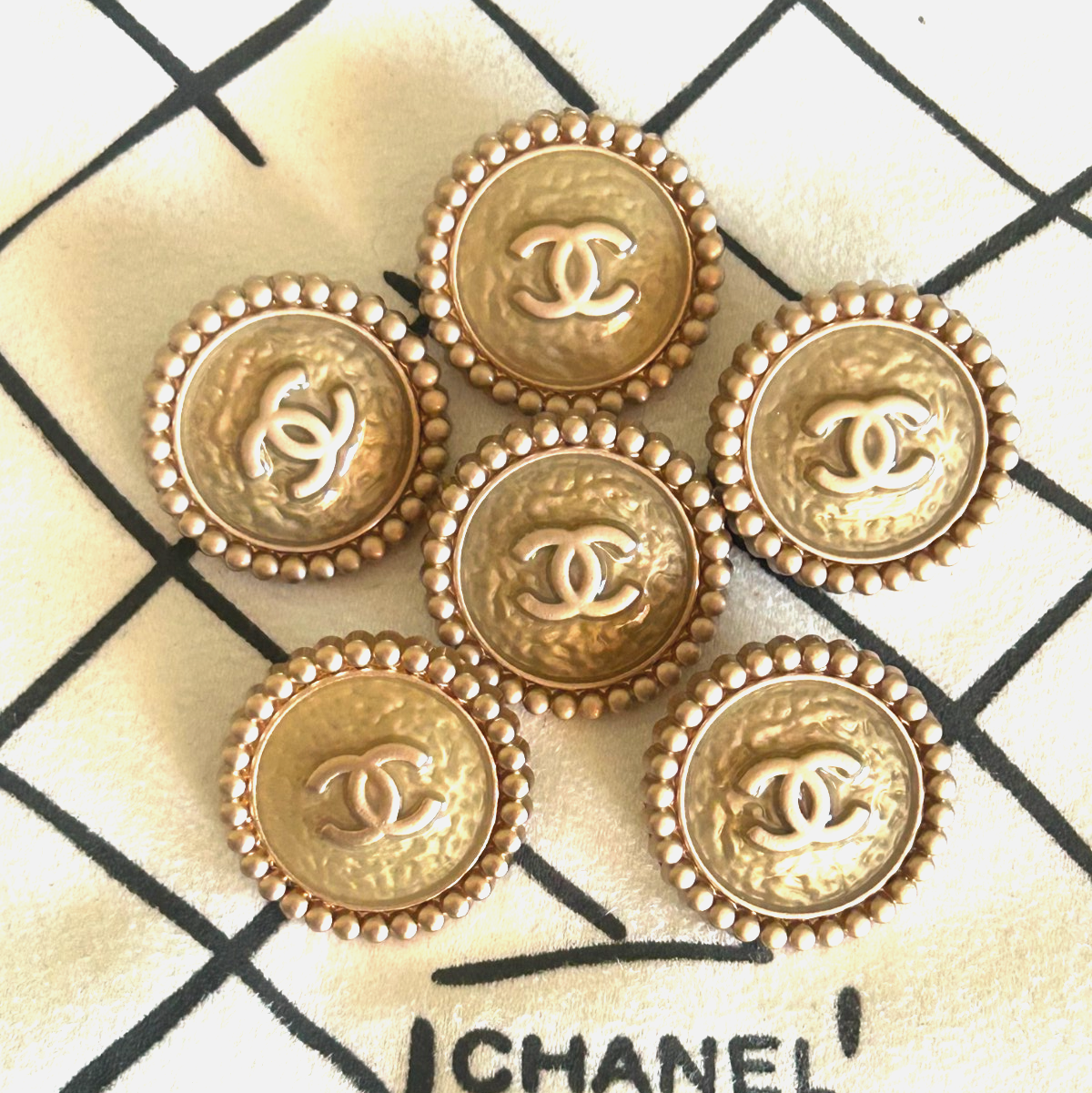 CHANEL ヴィンテージ ボタン ゴールド クローバー 新品同様 シャネル CHANEL クローバー ココマーク ブローチ