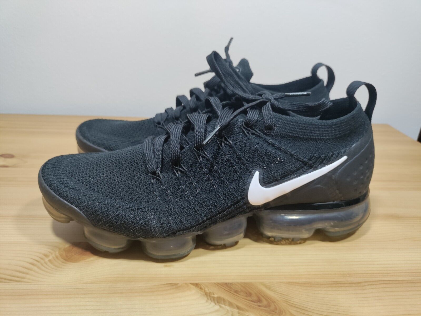 Size 10.5 - Nike Air Vapormax Flyknit 2 Black White Mens Size 10.5 - Nike Air Vapormax Flyknit 2 Black White Mens