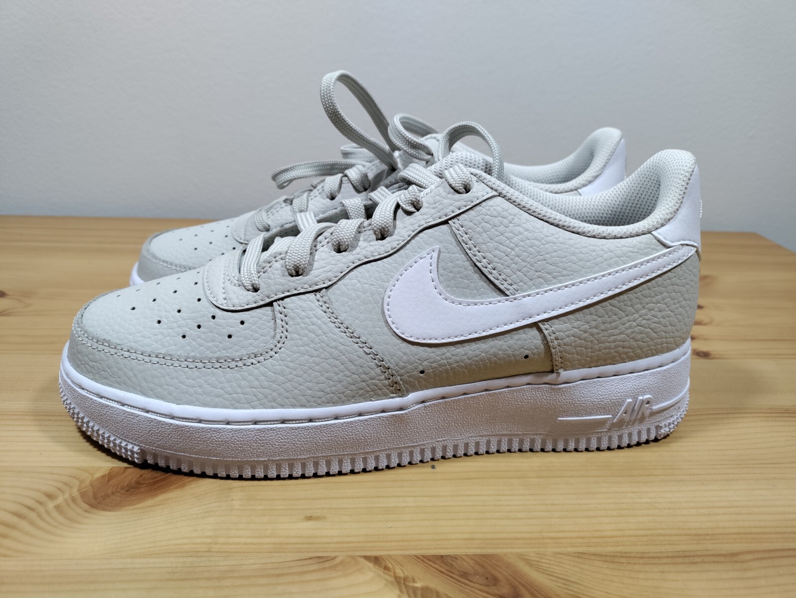 Nike Air Force 1 (GS) Size 7Y / Women's 8.5 Light Bone White