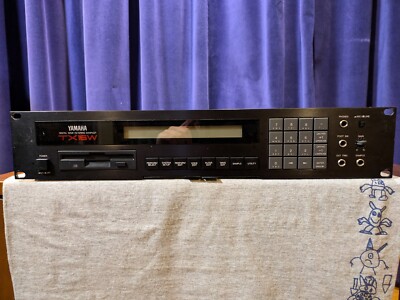Yamaha TX16W Digital Wave Filtering Sampler with floppy library