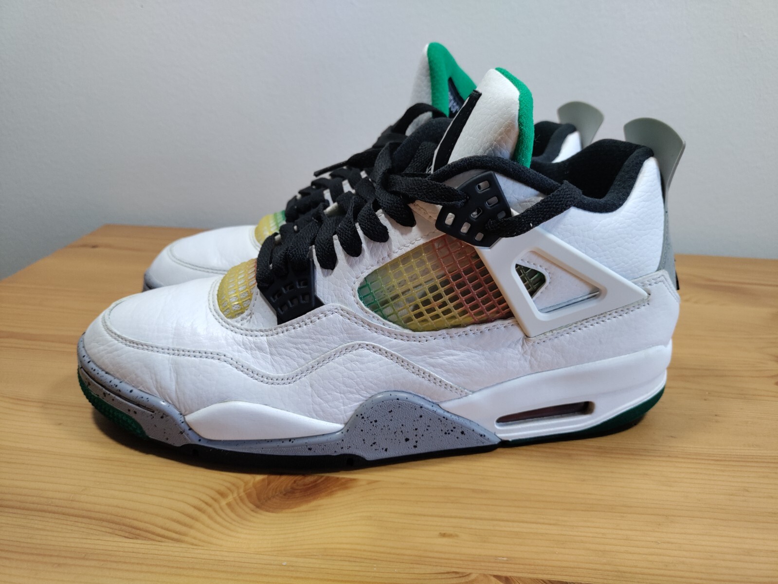 Size W12/M10.5 - Jordan 4 Retro Lucid Green “Rasta Size W12/M10.5 - Jordan 4 Retro Lucid Green “Rasta