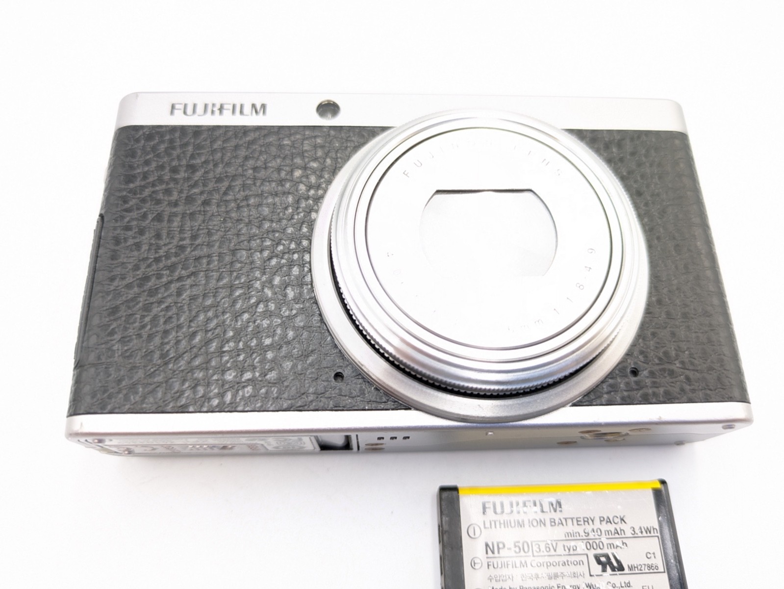 Fujifilm XF1 Black 12.0MP Compact Digital Camera F/S from