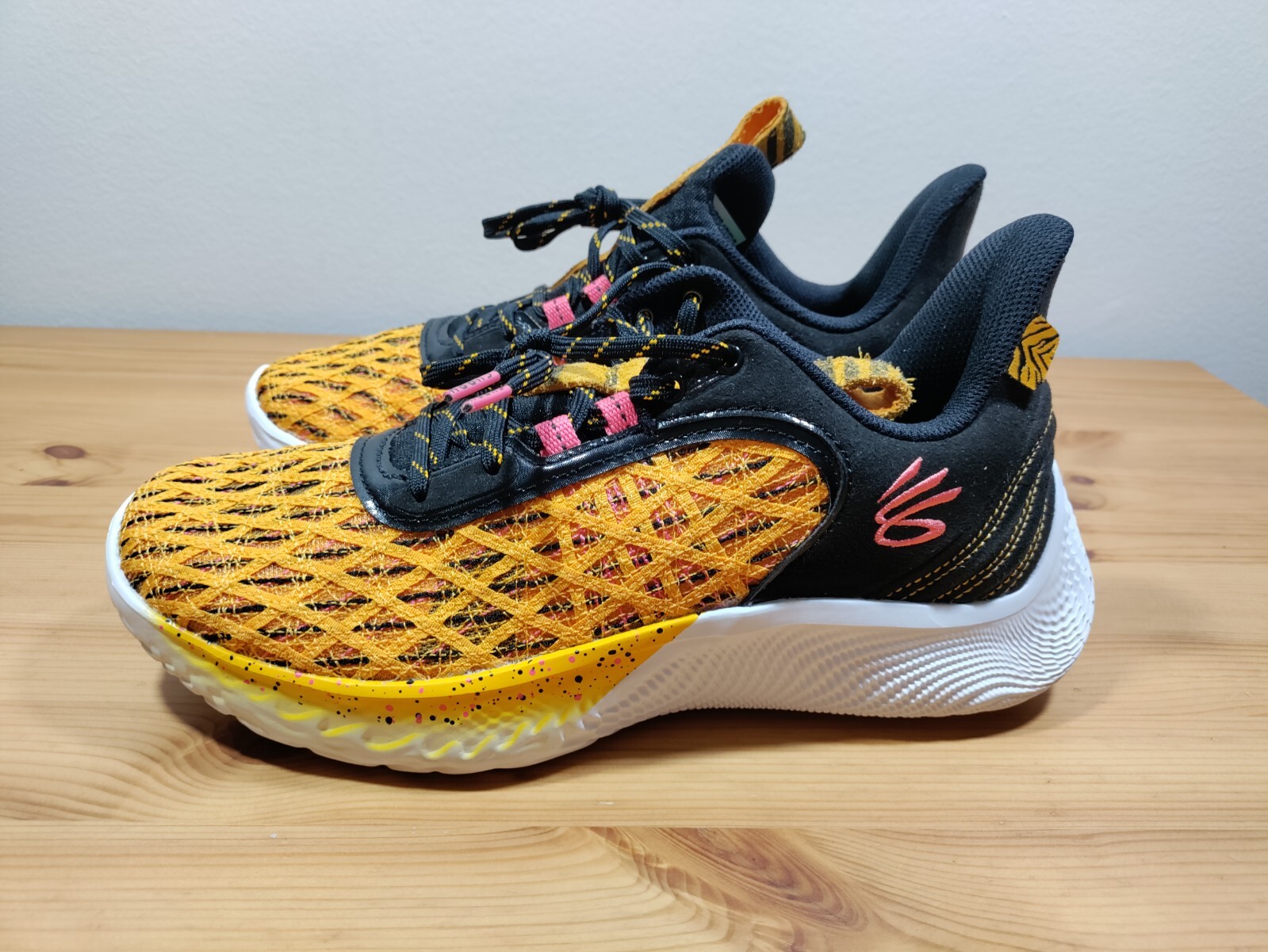 UNDER ARMOUR - カリー9 ストリート アンダーアーマー公式】 カリー フロー 9 セサミストリート