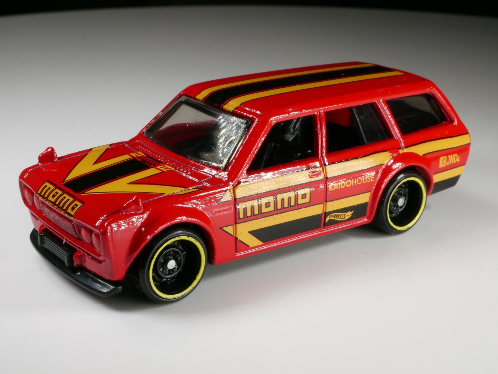 1971 Datsun Bluebird Wagon 510 MOMO 1/64 Scale DIECAST COLLECTOR    Car Red