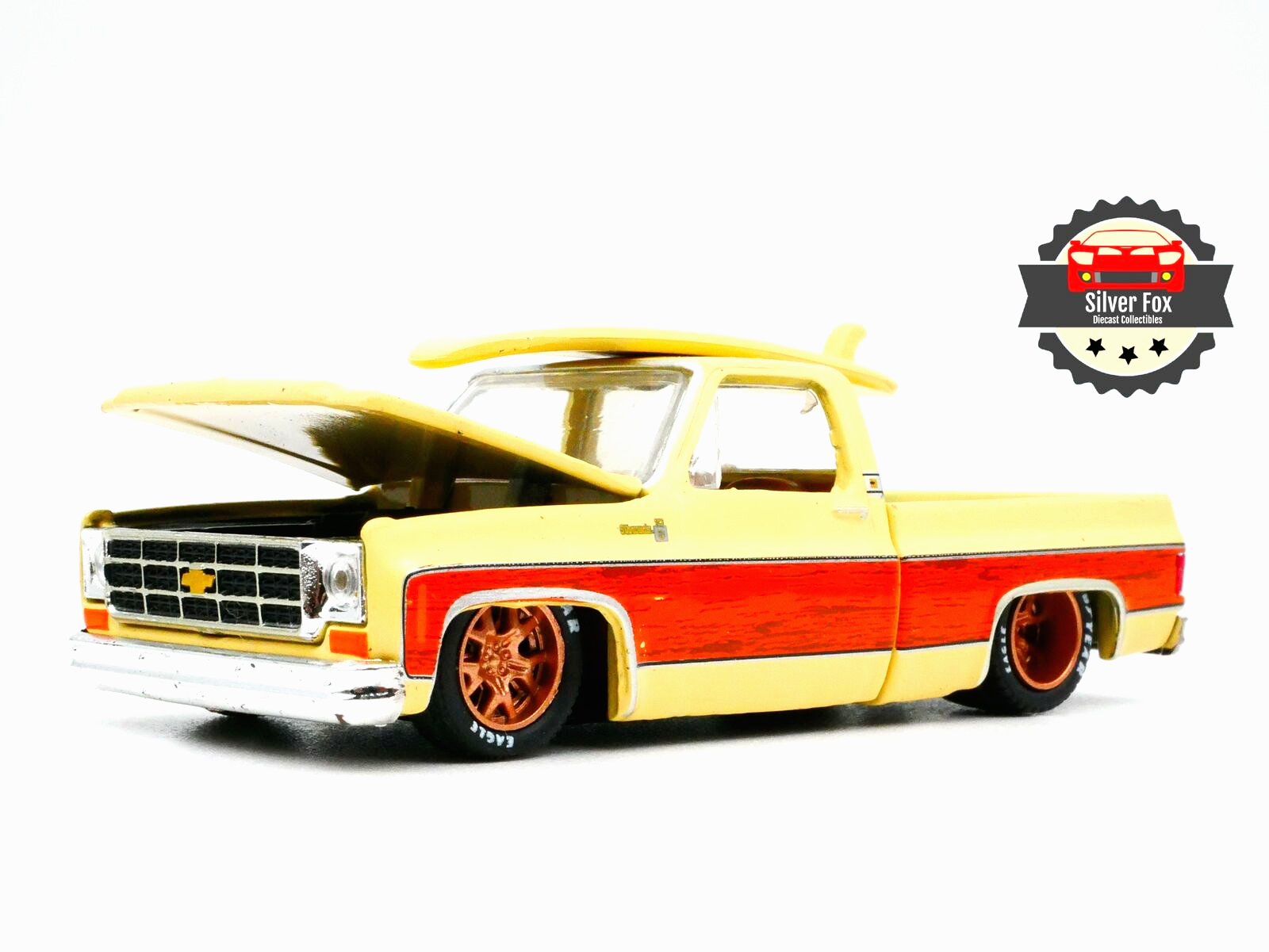 1979 CHEVROLET SILVERADO SUMMER SURF BEIGE 1:64 SCALE DIECAST DIORAMA DIORAMA