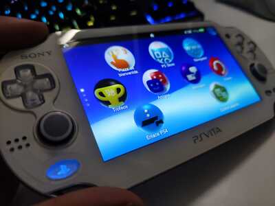 PS Vita Crystal White PCH 1000 ZA02 Console only PSV Fat [H