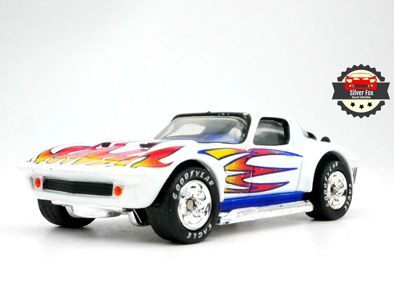 1963 CHEVY CORVETTE GRAND SPORT 1:64 SCALE DIECAST NOT MINT COLLECTOR MODEL CAR