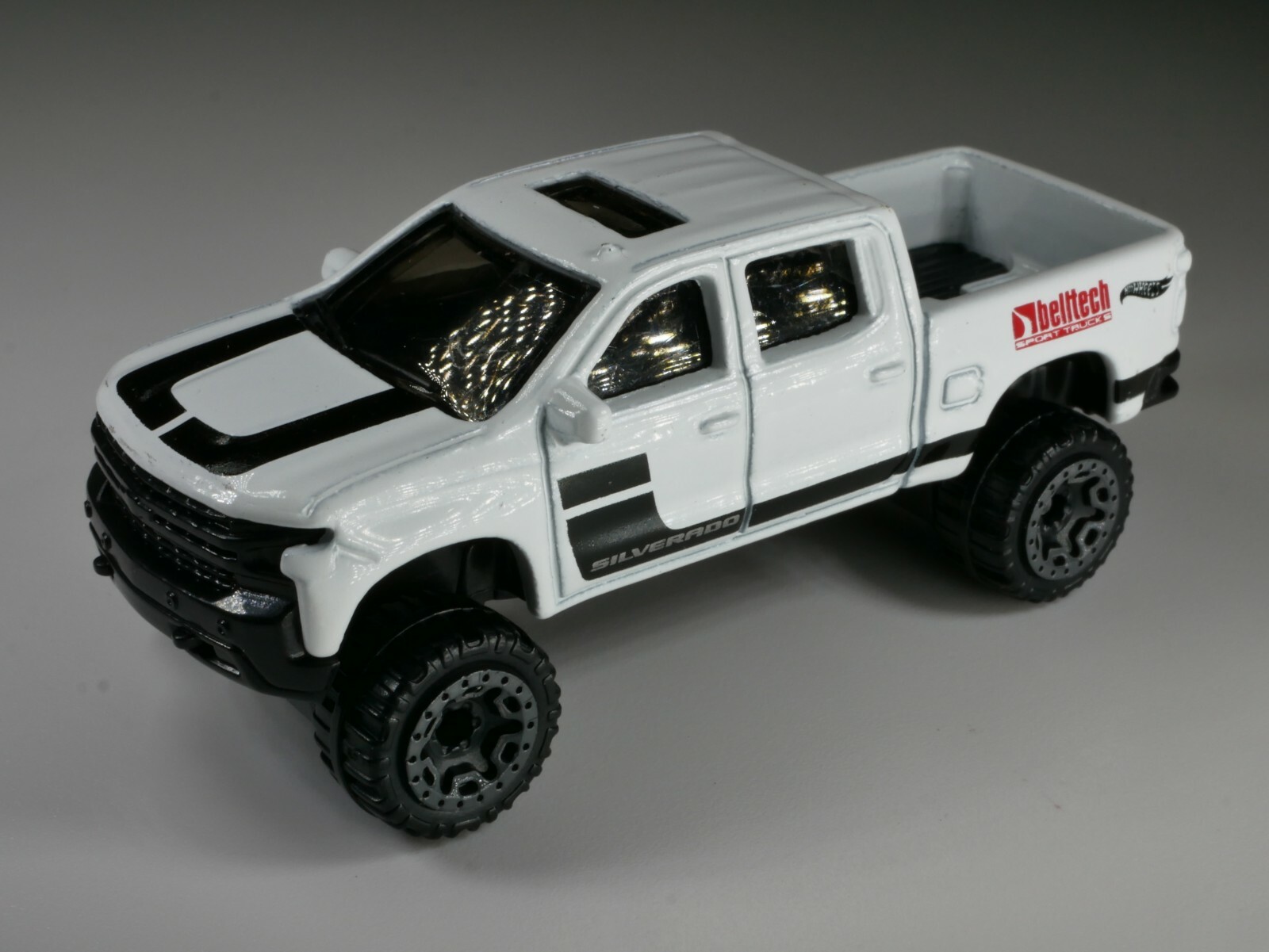2019 Chevy Silverado Trail Boss LT 1/64 Scale DIECAST COLLECTOR    4x4 Belltech