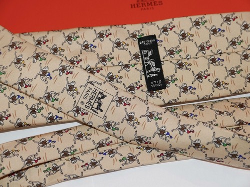 HERMES SCARF　100%SILK　MADE IN FRANC Hermes scarf silk 100% 66 x 65 cm made in France with box
