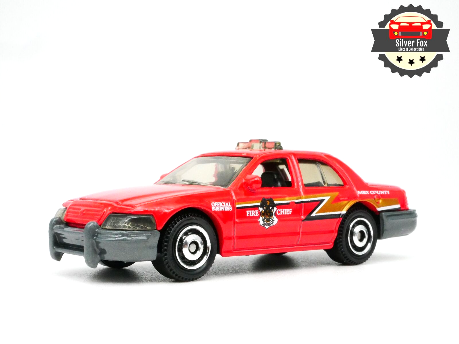 2006 FORD CROWN VICTORIA FIRE CHIEF 1:64 SCALE DIECAST COLLECTOR DIORAMA CAR