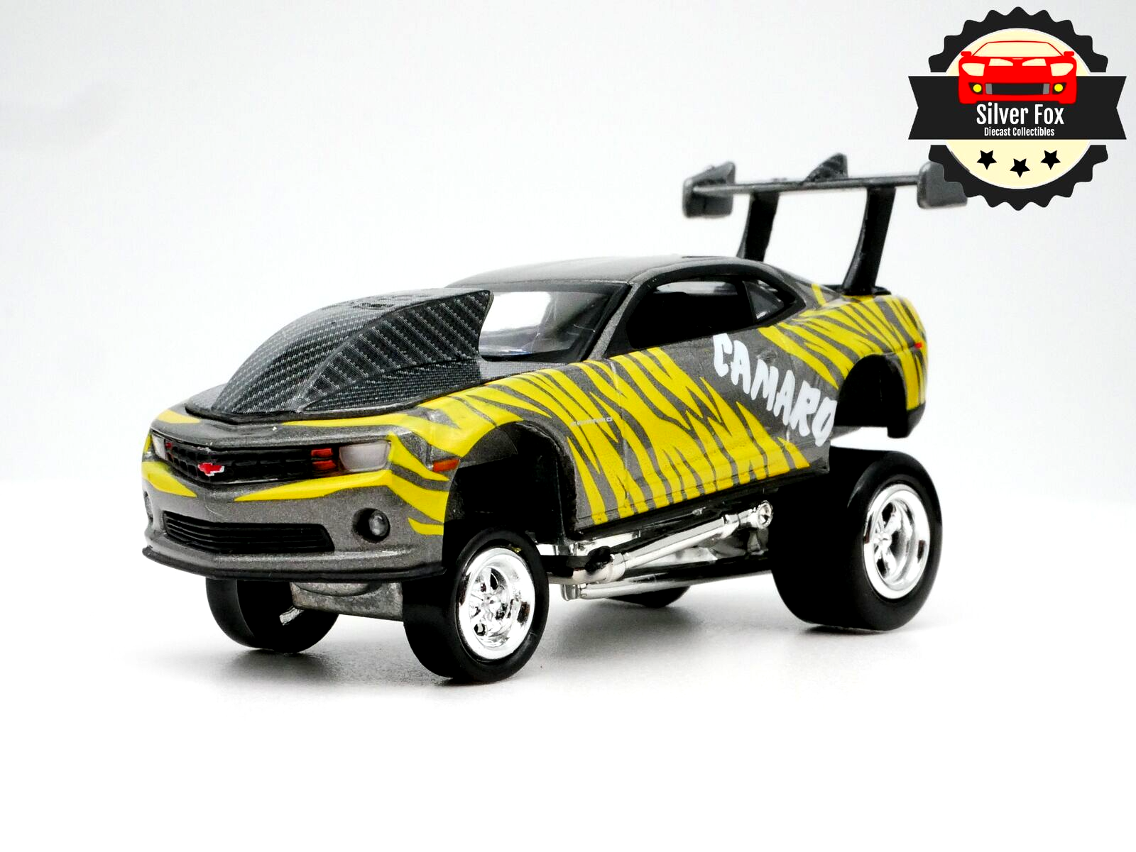 2011 CHEVY CAMARO LIFTET RACING 1:64 ORANGE SCALE COLLECTOR DIORAMA CAR