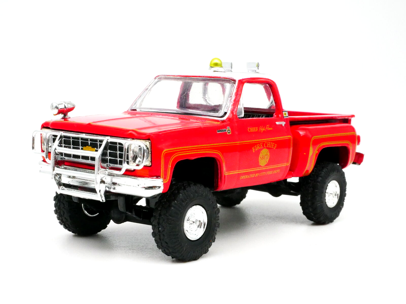 1976 CHEVROLET SCOTTSDALE 4X4 FIRE CHIEF 1:64 SCALE DIECAST COLLECTOR MODEL  CAR