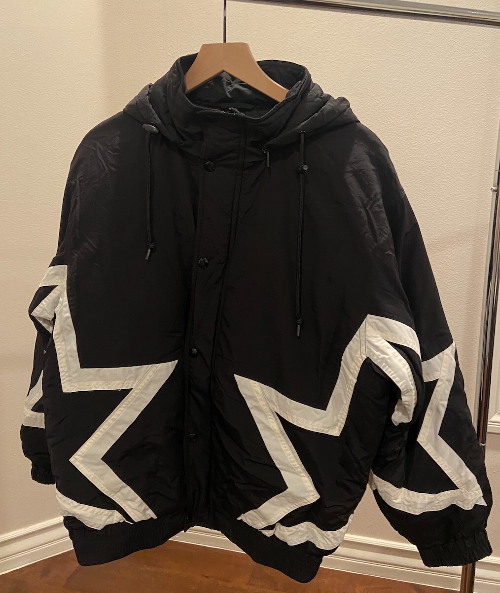 Supreme SS19 Stars Puffy Jacket Black Back Large Logo Supreme SS19 Stars Puffy Jacket Black Back Large Logo