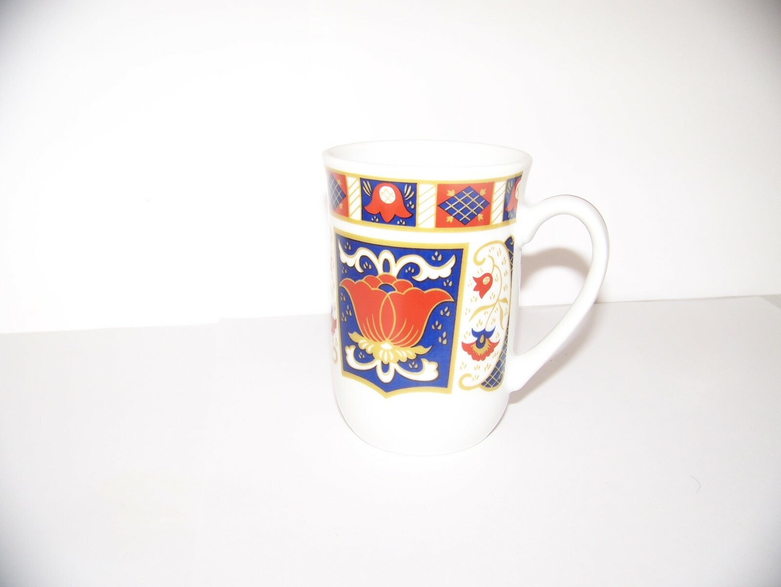Derbyshire Fine China, Seymour Mann Tea Mug Floral Pattern